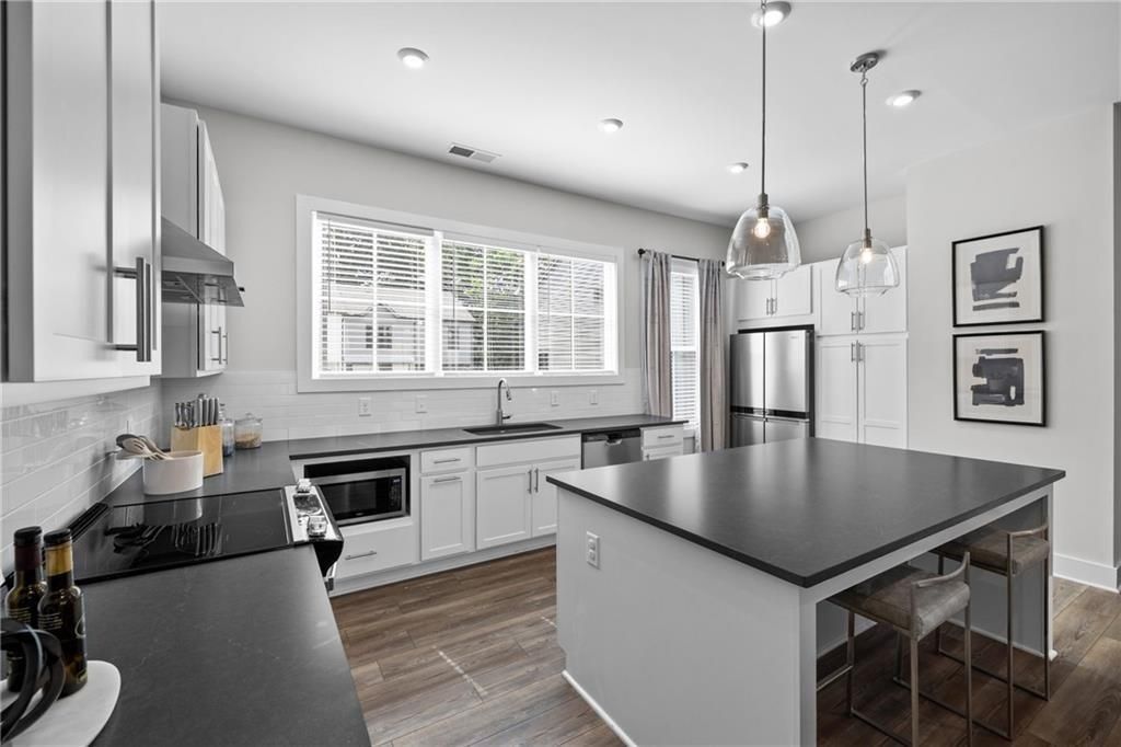 Building Photo - 1336 Breezy St SE