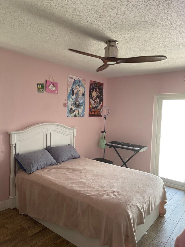 Building Photo - 7485 Royal Palm Blvd