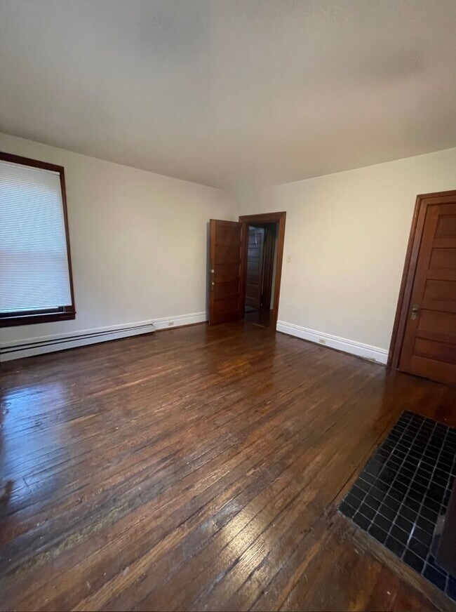 Building Photo - THREE 2 BEDROOM APARTMENTS IN THIS BUILDIN...