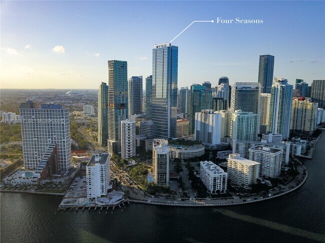 Building Photo - 1425 Brickell Ave