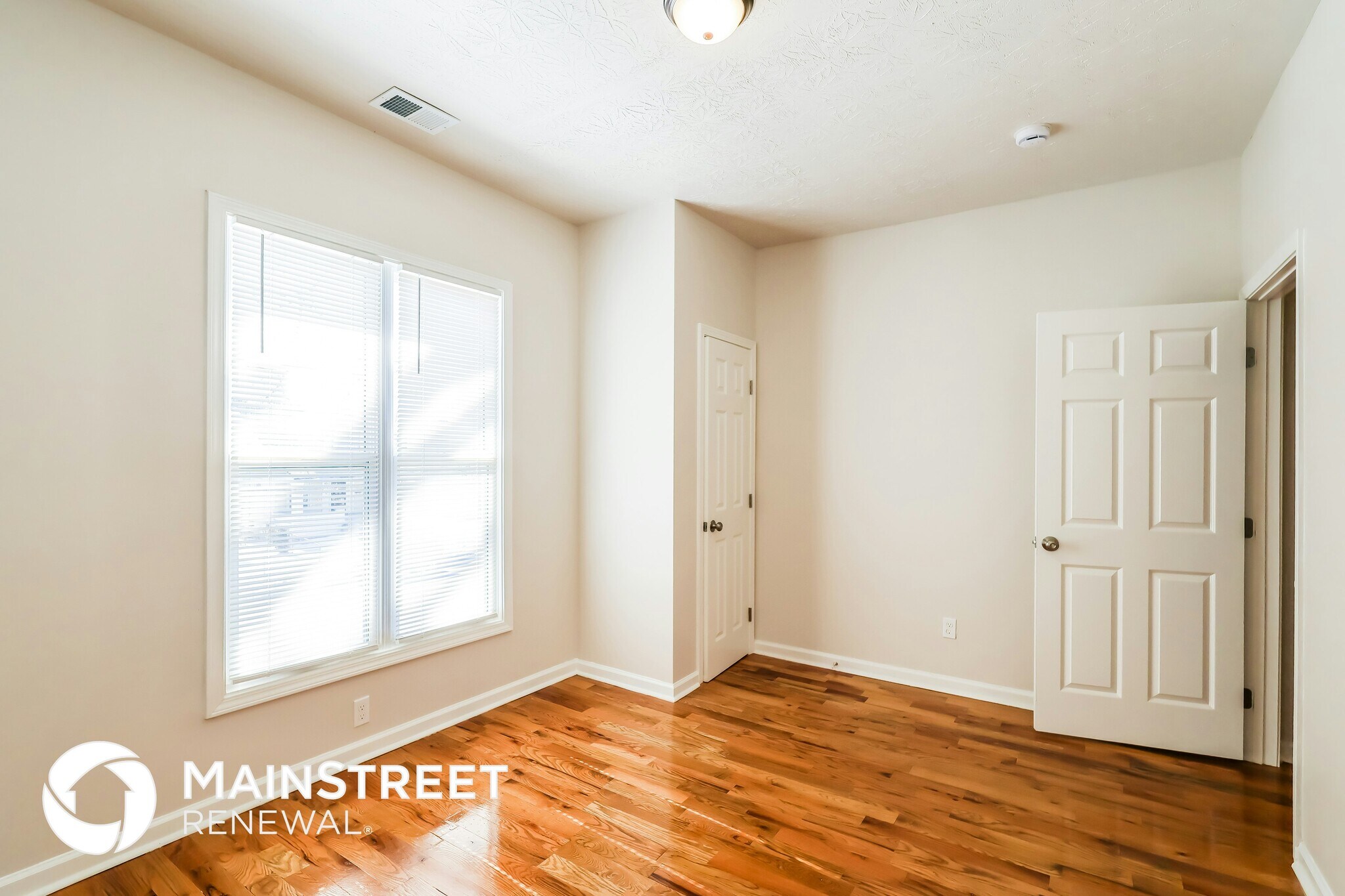 Building Photo - 3819 River Park Dr