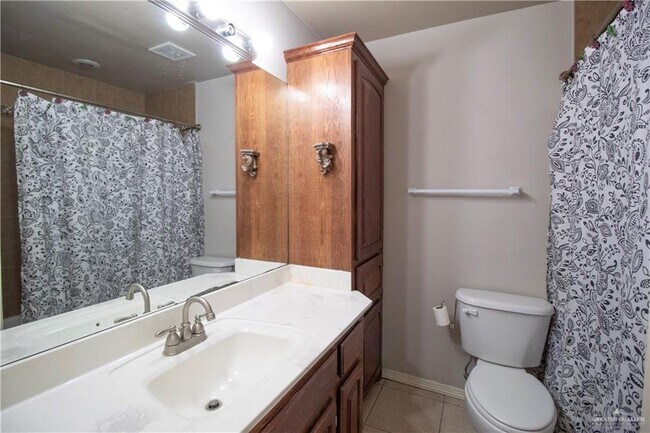 Building Photo - 808 W Chickadee Ave