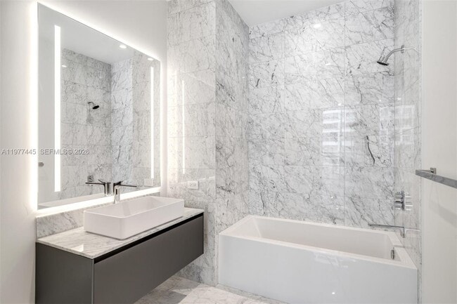 Building Photo - 5 Grove Isle Dr