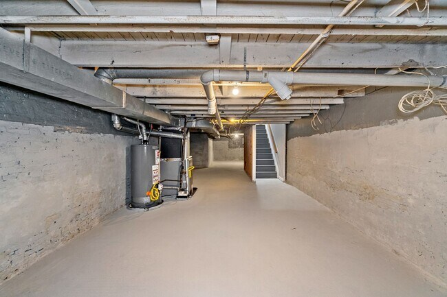 Building Photo - 1027 Bennett Pl