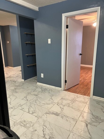 Building Photo - 2 Tracy St