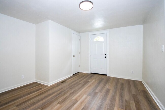 Building Photo - One Bedroom Duplex