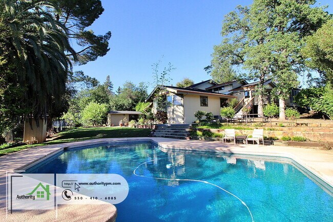 Building Photo - 3350 Mountain Oak Dr