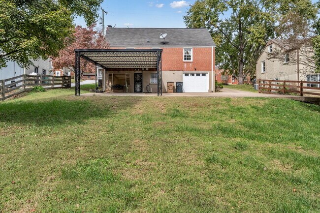 Building Photo - 3 Bedroom/ 2 Bathroom in Rosebank!