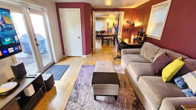 Building Photo - 11315 Roosevelt Way NE