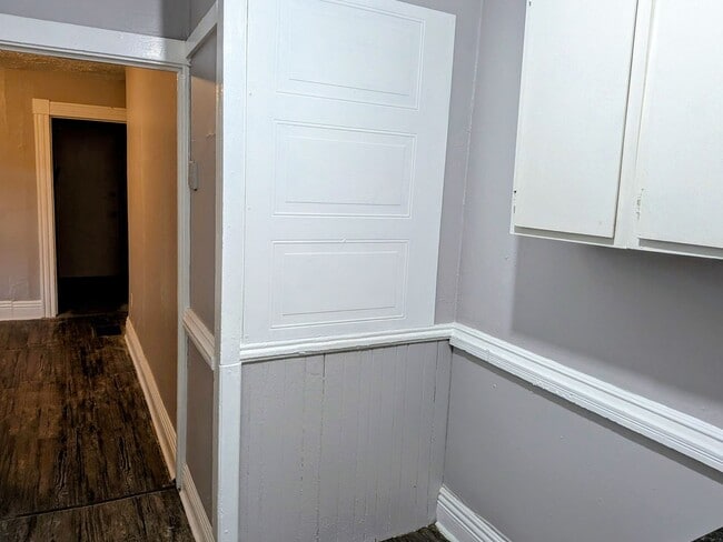 Building Photo - 353 Ravine Ave