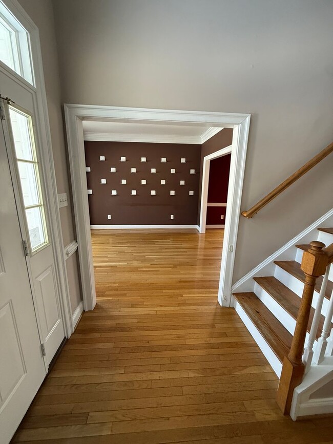 Building Photo - Large 4 Bedroom Home in Glen Allen