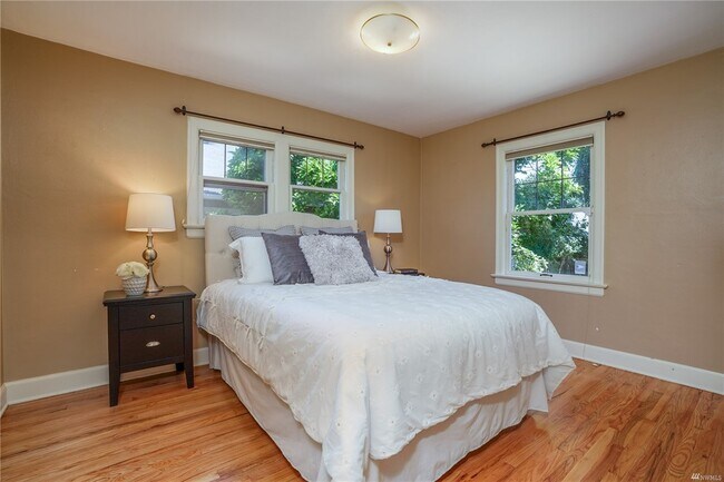 Bedroom 2 - 1215 N Anderson St