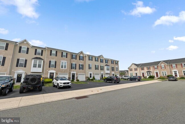 Building Photo - 110 Topaz Dr