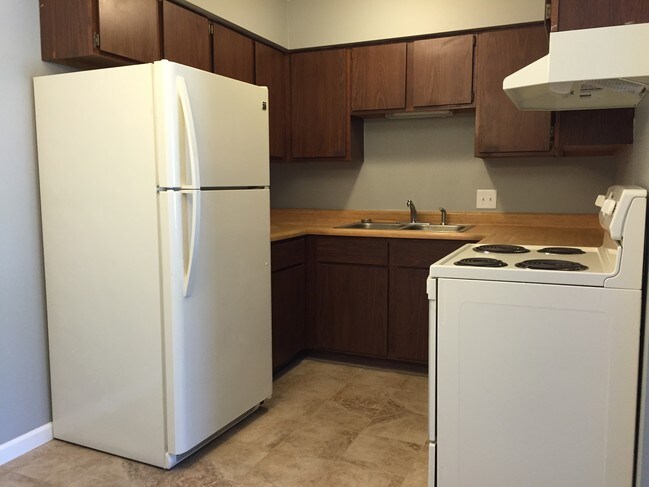 Building Photo - Cobblestone Circle Apartment 2 Bedroom, 1 Bath Secure Building