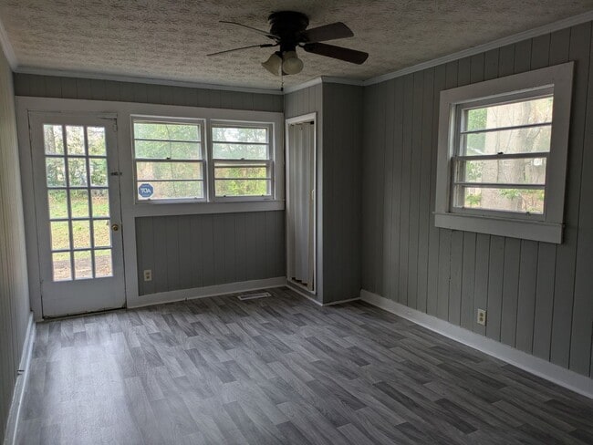 Building Photo - Newly remodeled 3 BR 1 bath home
