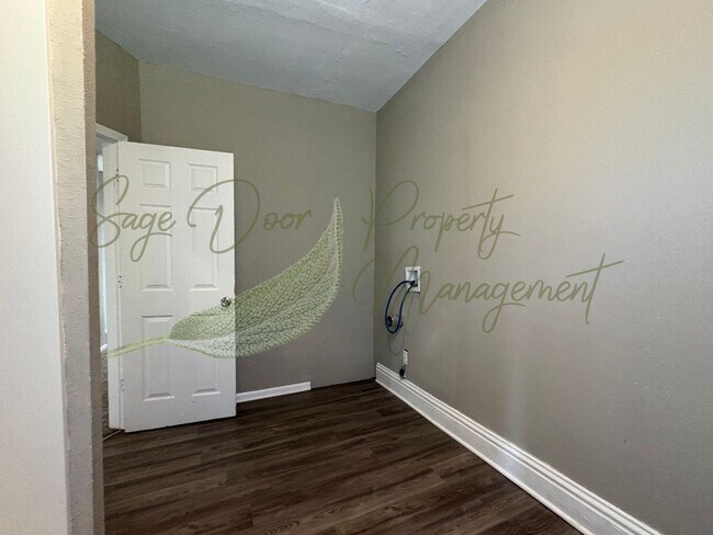 Building Photo - 102 Kansas City Ave S