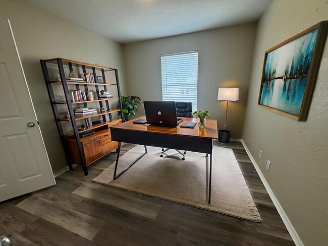 Building Photo - COMFORTABLE HOME | SINGLE STORY  |  CLOSE TO HWY 151 & 410 | SHOPPING & RESTAURANTS