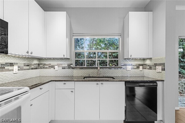 Building Photo - 3258 Tamara Dr