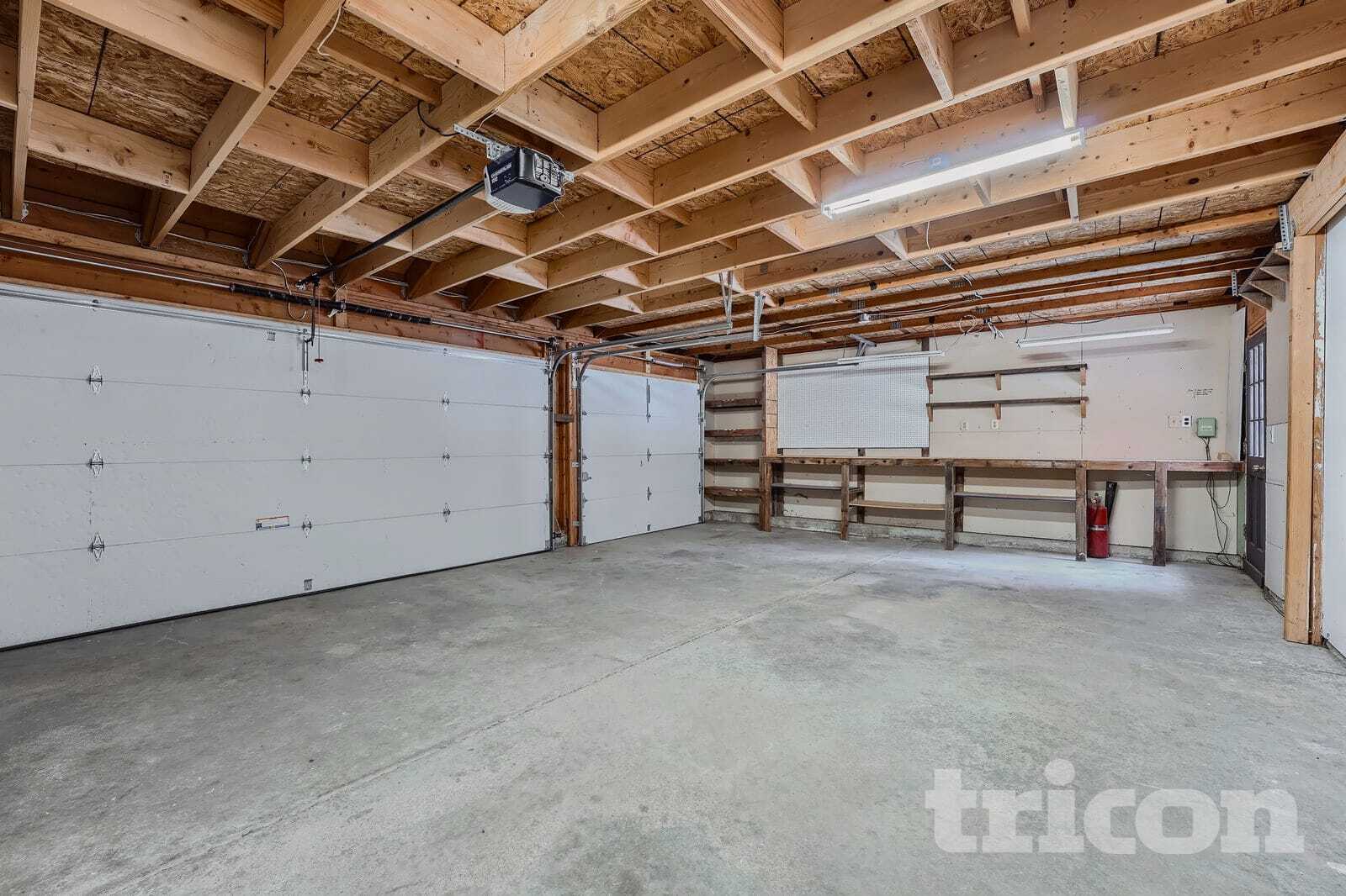 Building Photo - 6591 N Windmont Ave