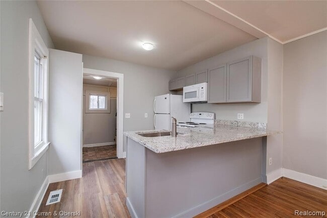 Building Photo - 23141 Harding Ave