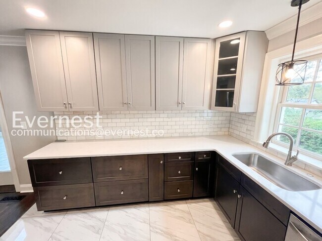 Building Photo - 109 Mayfair Rd