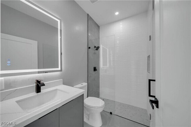 Building Photo - 317 NW 17th Pl