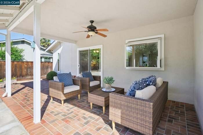 Building Photo - 3114 Santa Paula Dr