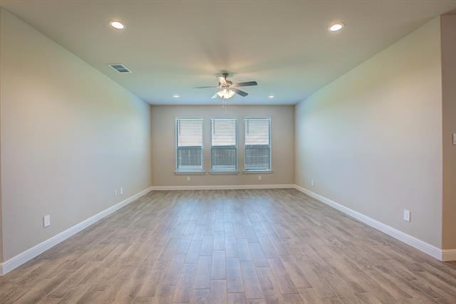 Building Photo - 2213 Dyre Dr
