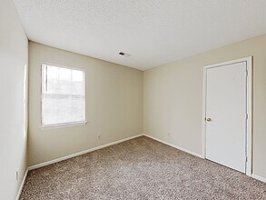 Building Photo - 8629 Lockerbie Ln
