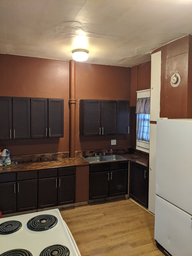 Kitchen - 413 s broadway st