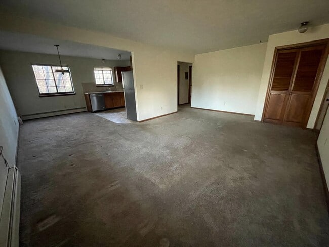 Building Photo - 6556 Bella Vista Dr NE