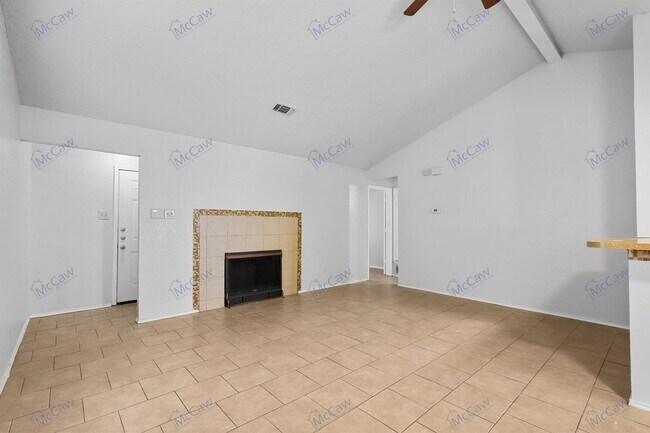 Building Photo - Cute 2/2 Duplex in Fort Worth!