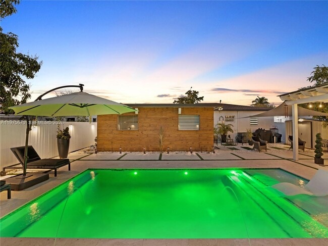 Building Photo - 920 NE 159th St