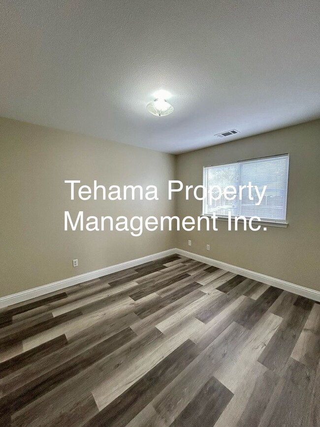 Building Photo - Updated 3 bedroom 2 bathroom in Cottonwood...