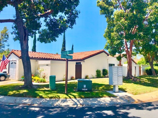 Building Photo - Sweet Single-Story, Completely Detached, in the Picturesque Fallbrook Village HOA Community!