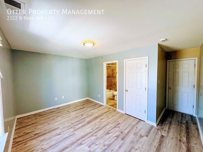 Building Photo - 2322 N Park Ave