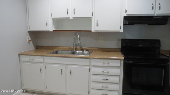 Building Photo - 7508 Dalehurst Dr S