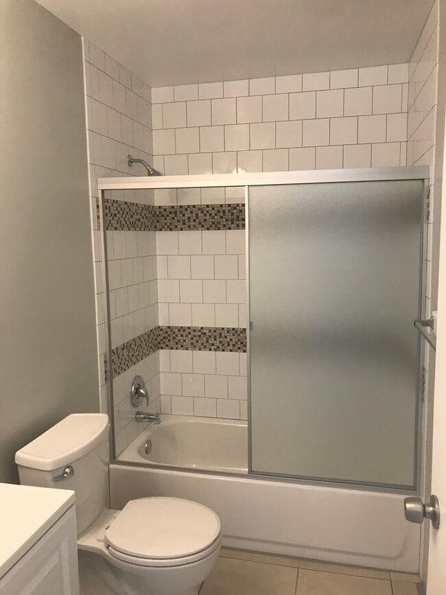 Building Photo - Vero Beach 2 Bedroom 1 Bath