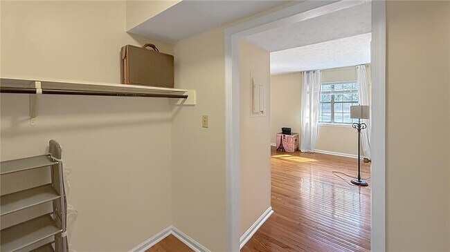 Building Photo - 475 Mount Vernon Hwy NE