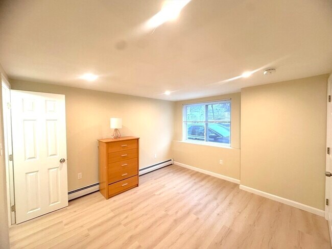 Building Photo - 39 Cottage St