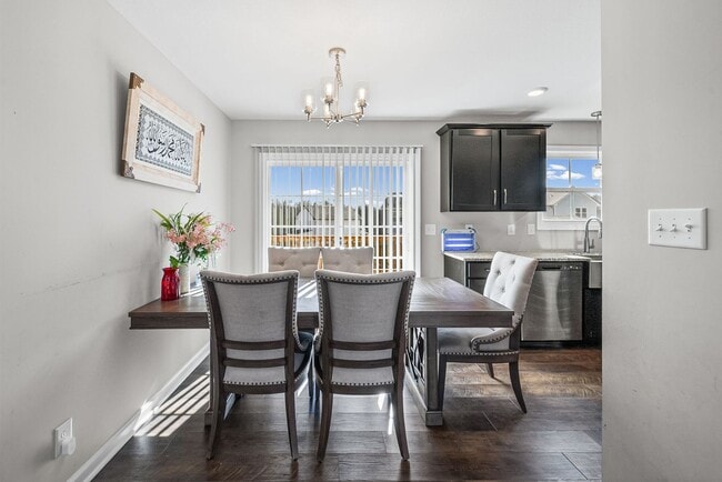 Building Photo - 3 Bedroom 2 Full Bath Home For Rent near Post!