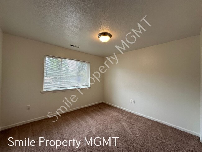Building Photo - 6422 SE 137th Ave