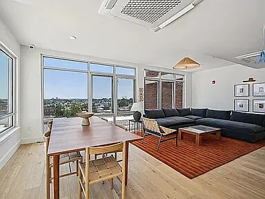 Building Photo - 2235 Washington Ave