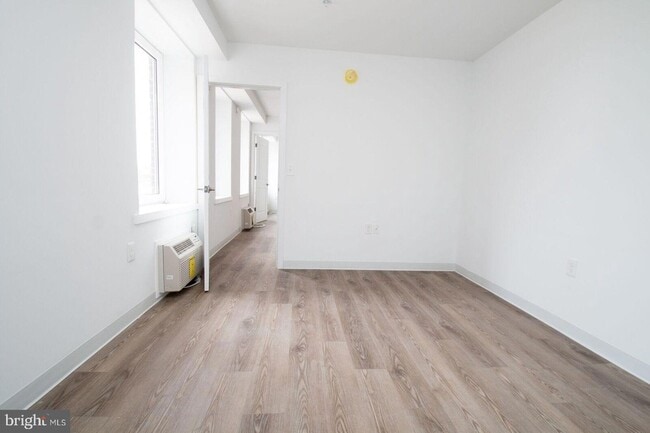 Building Photo - 5850 N 13th St