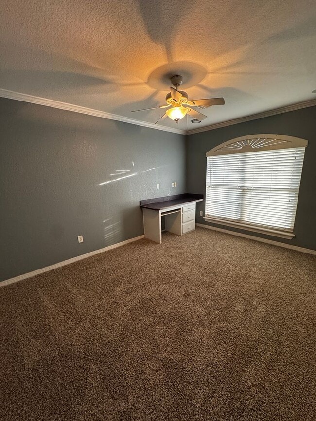 Building Photo - 4 Bedrooms 3 bathrooms, OFFICE 2 living rooms, and 2 car garage