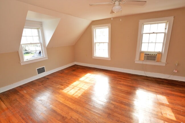 Building Photo - 1211 Highland St