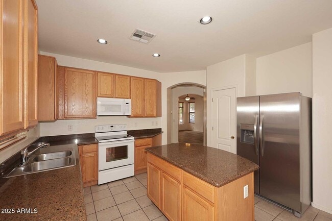 Building Photo - 2710 E Chester Dr