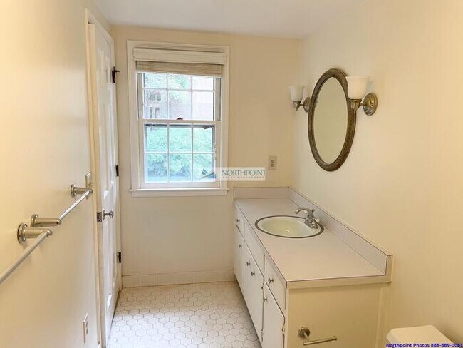 Building Photo - Live in Comfort & Style – 5BR/3.5BA Home w...
