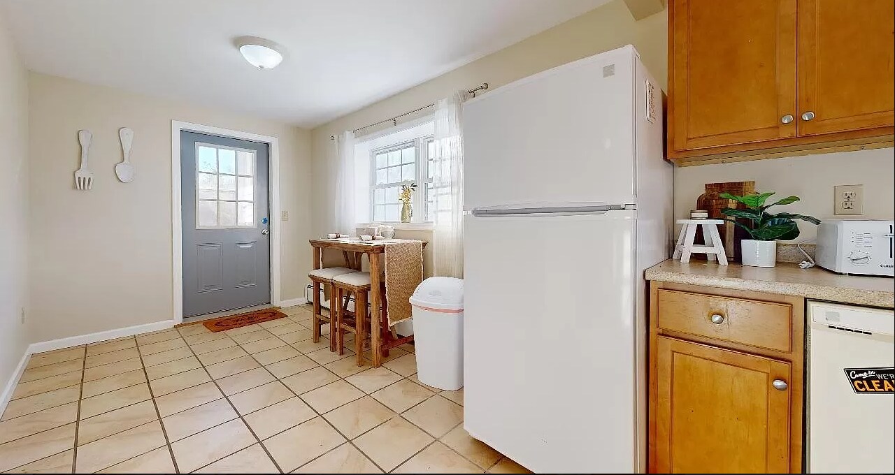 Building Photo - 10 Southview Dr