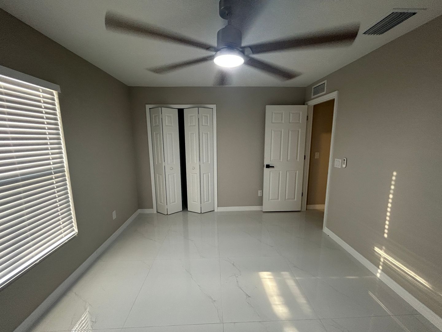 Building Photo - 2601 NE Juanita Pl